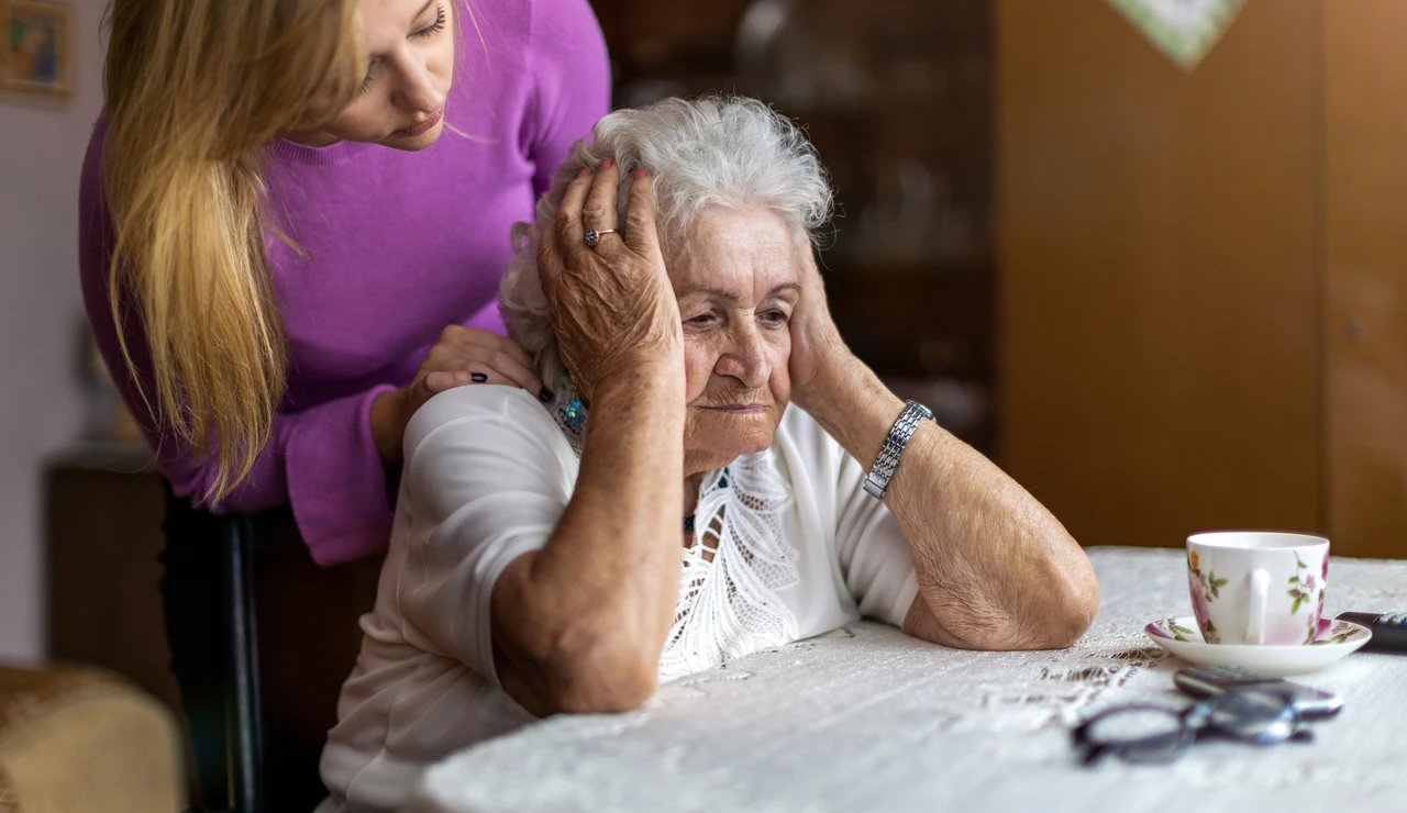 Mujer mayor deprimida