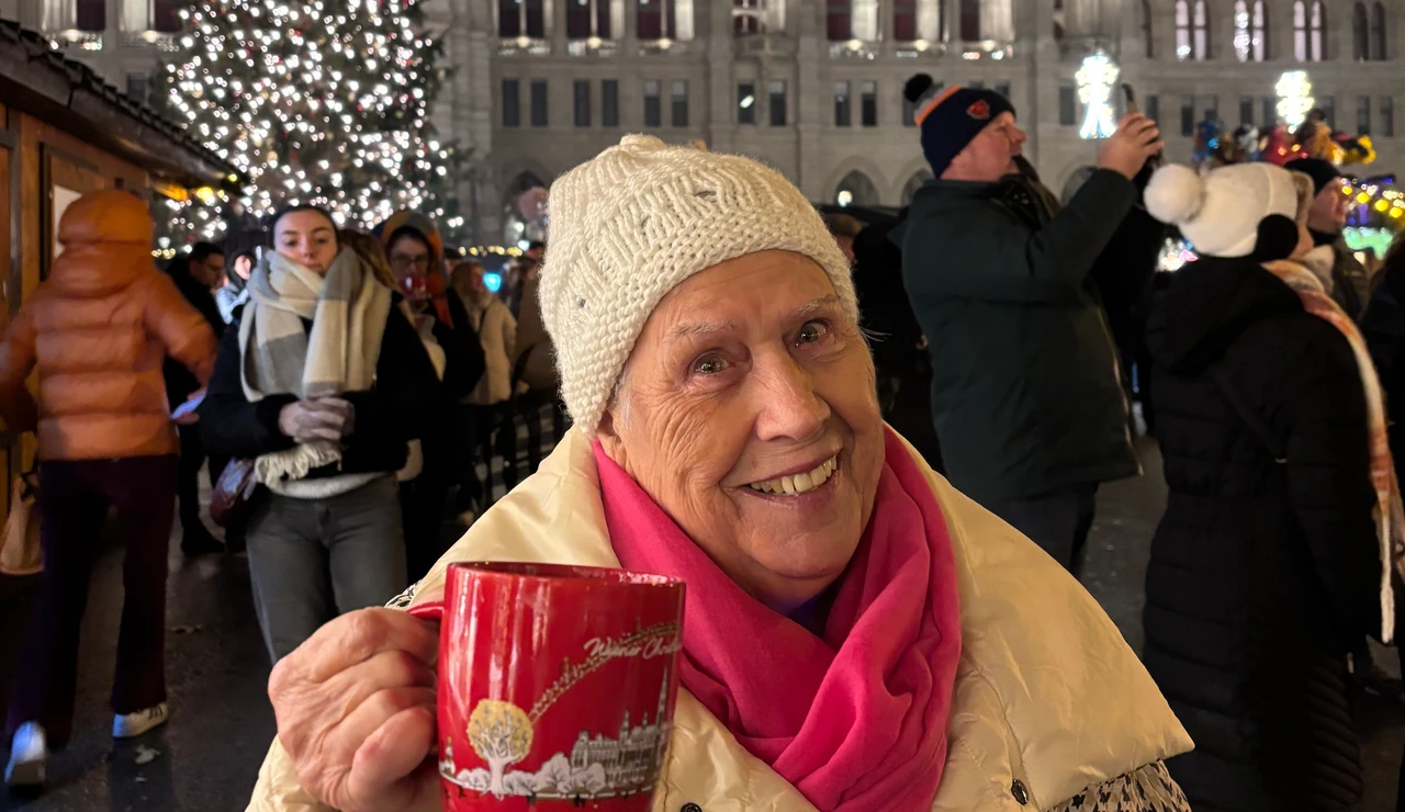 Lucía cumple su sueño de viajar a Viena en Navidad a los 85 años