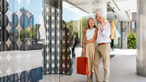 Pareja senior de compras Pareja senior de compras