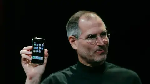 Steve Jobs presentando el primer iPhone en 2007 Steve Jobs presentando el primer iPhone en 2007