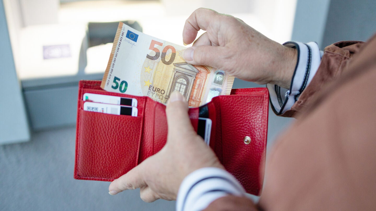 Dinero en un monedero