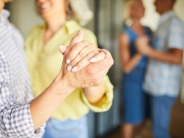 Parejas bailando