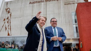  Rapahael y el alcalde de Boadilla del Monte (Madrid), Javier &Uacute;beda