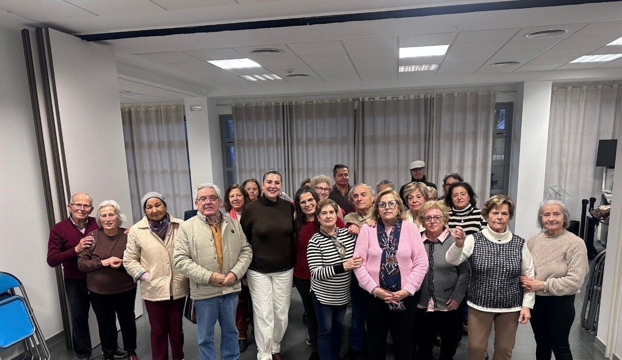 Personas mayores participantes en los talleres organizados por la Delegaci&oacute;n de Mayores del Ayuntamiento de C&oacute;rdoba 