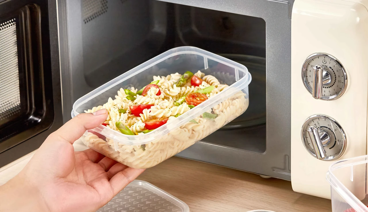 Calentar comida en microondas