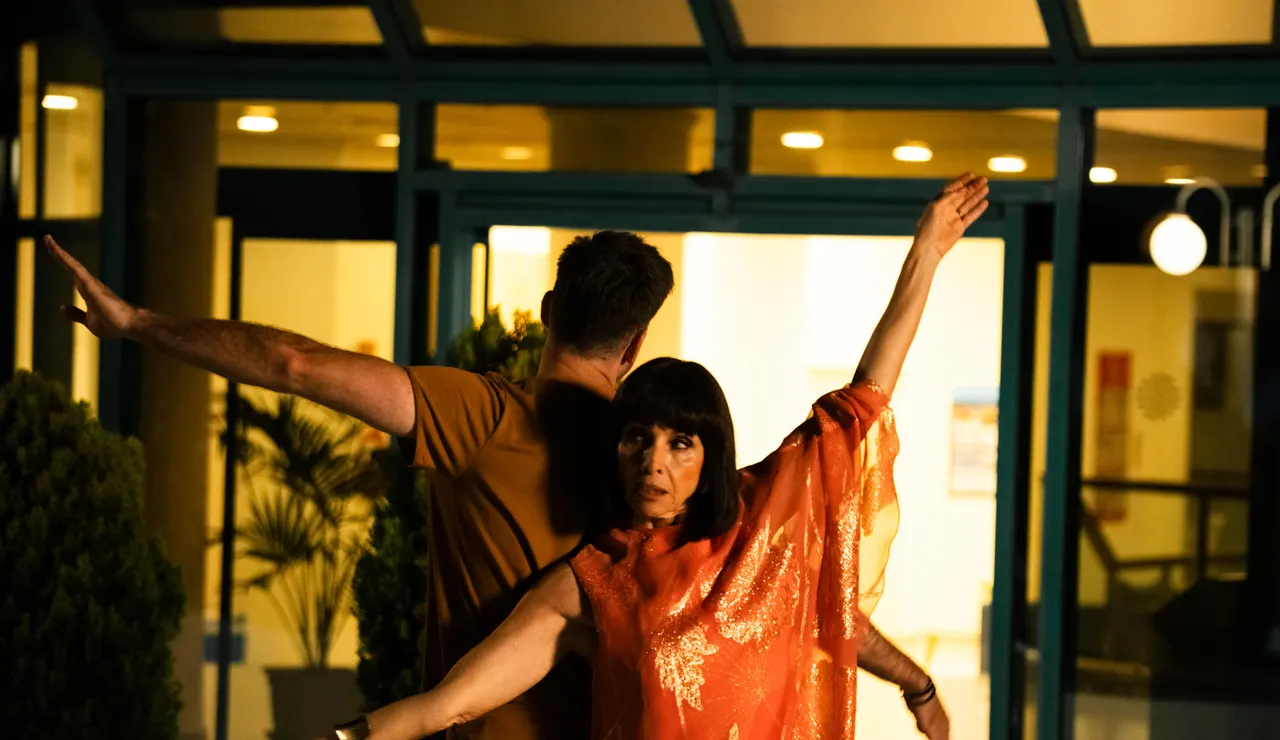 Imagen cedida de la película 'Islas' protagonizada por Ana Belén y Manu Vega.