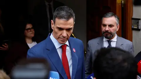Pedro Sánchez en la capilla ardiente de Fernando Ónega Pedro Sánchez en la capilla ardiente de Fernando Ónega