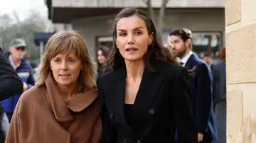 La reina Leticia visita la capilla ardiente de Fernando Ónega La reina Leticia visita la capilla ardiente de Fernando Ónega