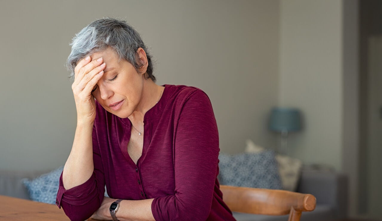 Mujer mayor con estr&eacute;s