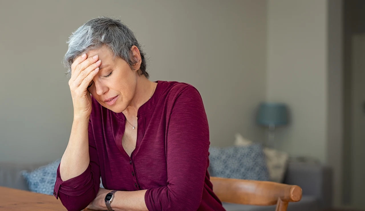 Mujer mayor con estrés