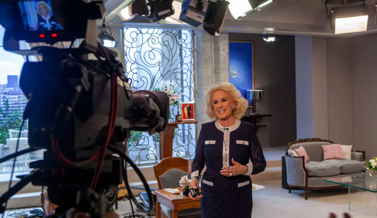 Mirtha Legrand en el set de televisión