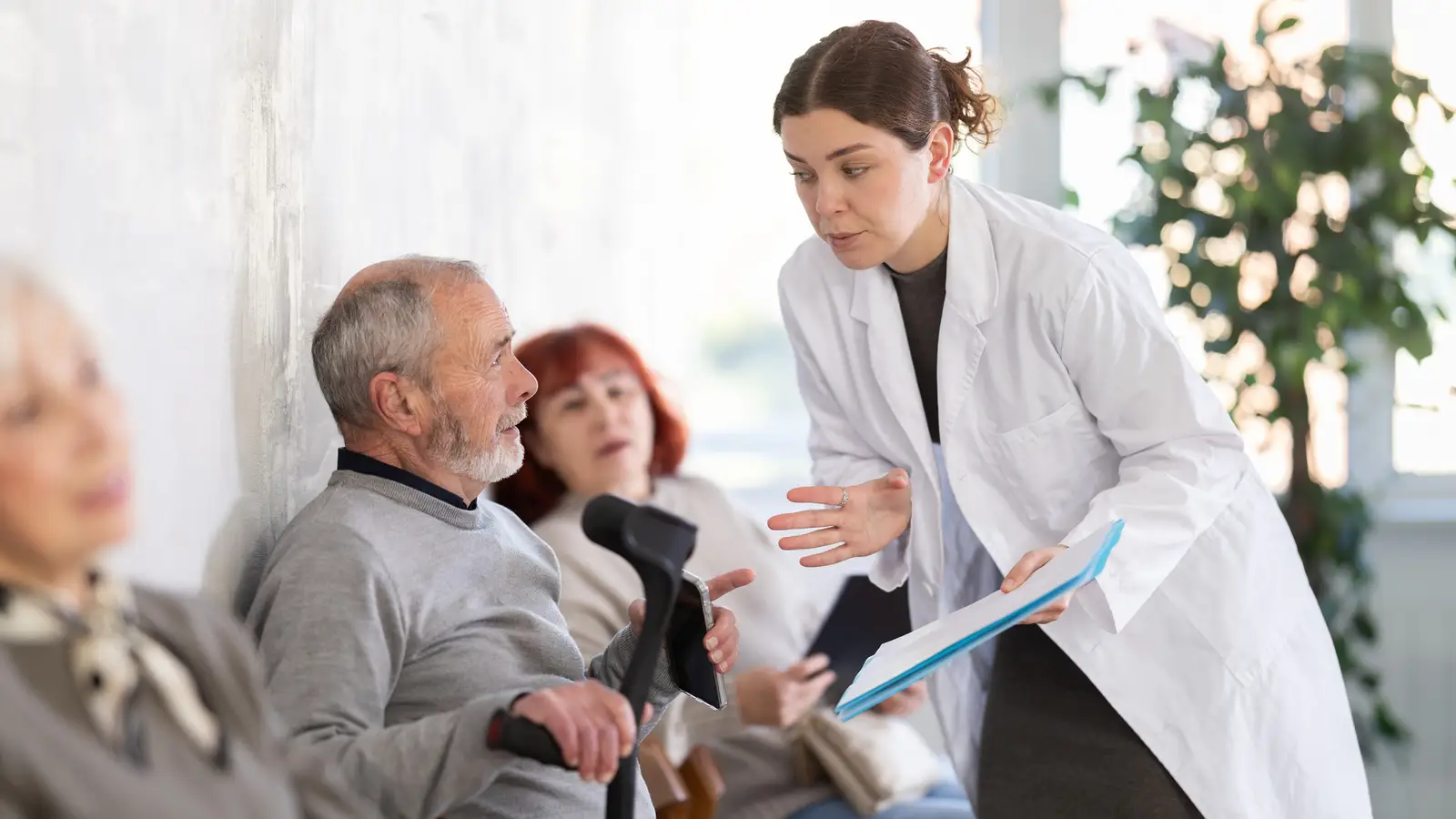 La discriminación institucional es la forma de edadismo más señalada por la población mayor en España
