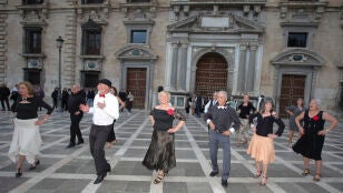 Bailar para ganar vida: la receta de un grupo de mayores en Granada contra la soledad 