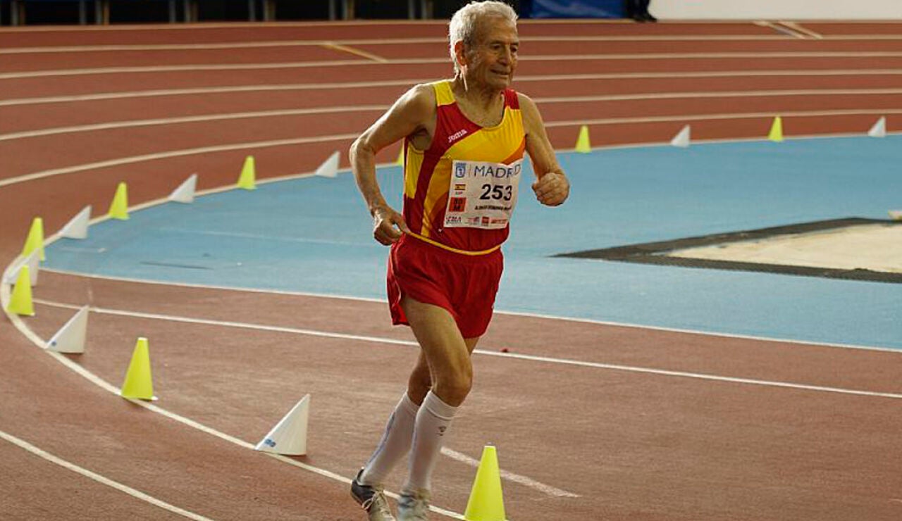 Manuel Alonso, 90 a&ntilde;os y campe&oacute;n del mundo de atletismo
