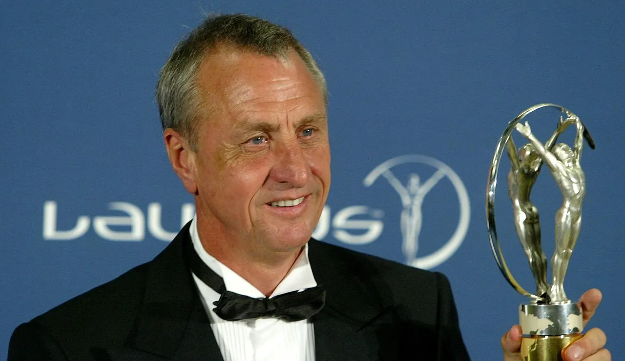 Johan Cruyff con el Premio Laureus por su Trayectoria Profesional