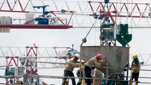 Obreros en la construcci&oacute;n