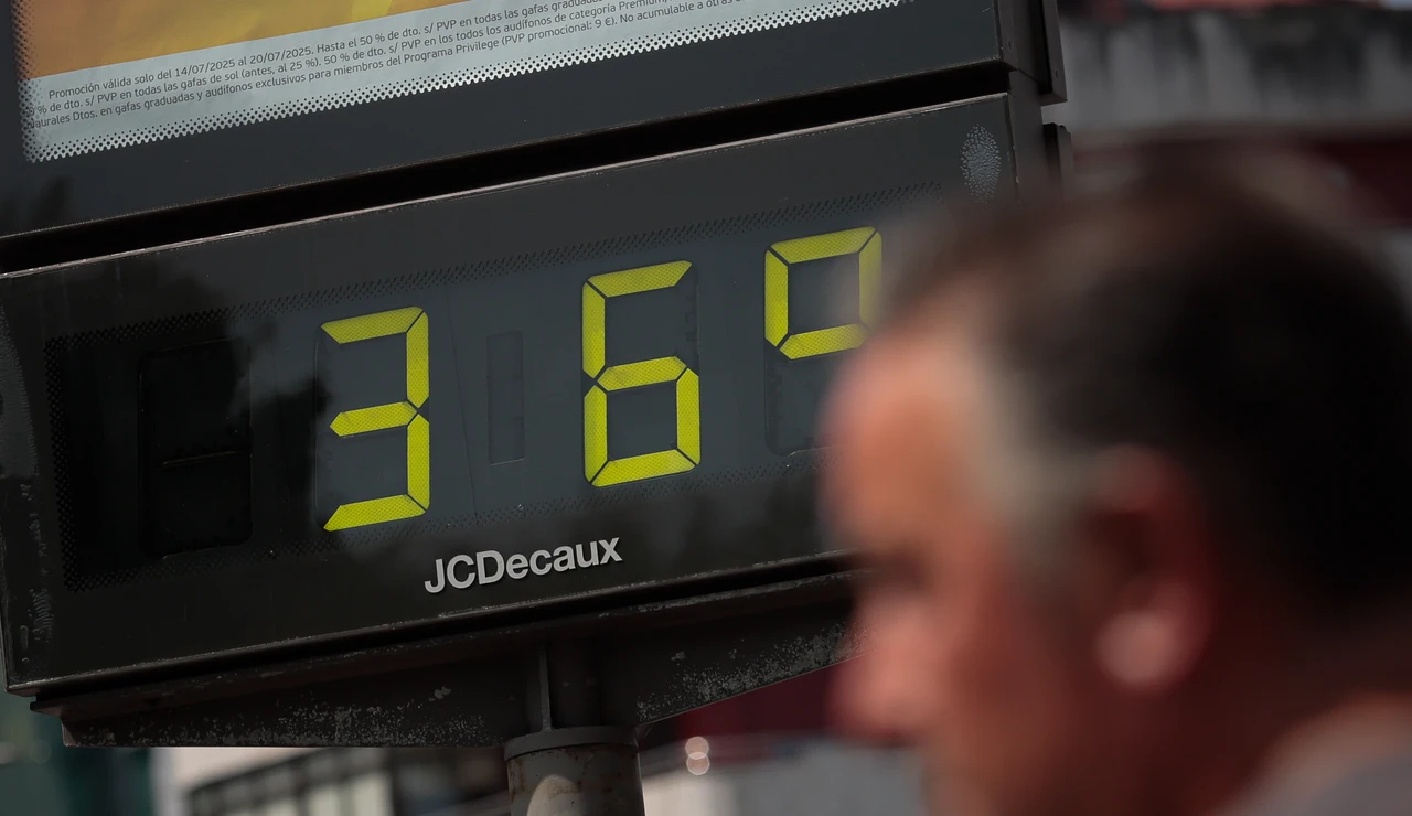 Termómetro callejero marcando 36 grados