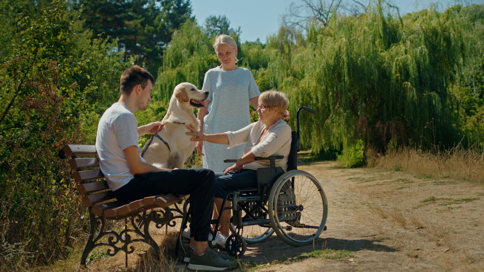 La terapia con mascotas mejora la implicación de las personas mayores en programas de rehabilitación