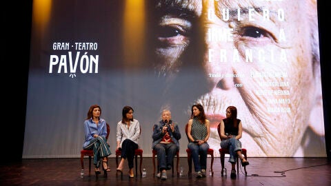 La actriz María Galiana, junto a la directora Elisabeth Larena, Nieve de Medina, Ana Mayo y Alicia Armenteros 