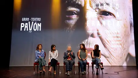 La actriz María Galiana, junto a la directora Elisabeth Larena, Nieve de Medina, Ana Mayo y Alicia Armenteros La actriz María Galiana, junto a la directora Elisabeth Larena, Nieve de Medina, Ana Mayo y Alicia Armenteros