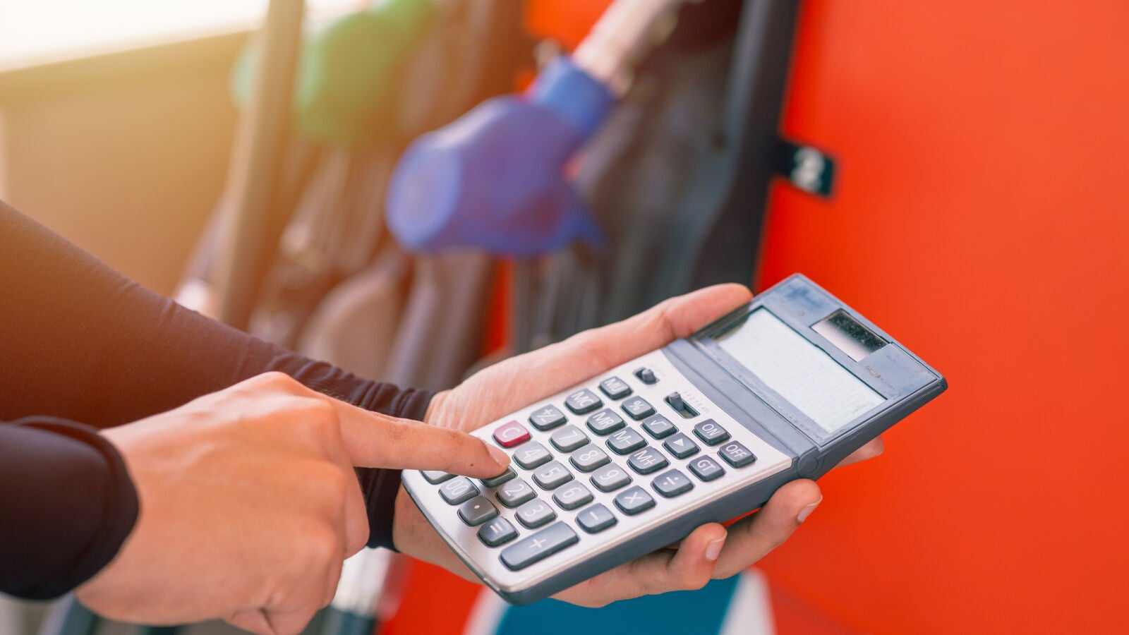 La inflación se modera dos décimas en abril, al 3,2 %, tras las rebajas fiscales a energía