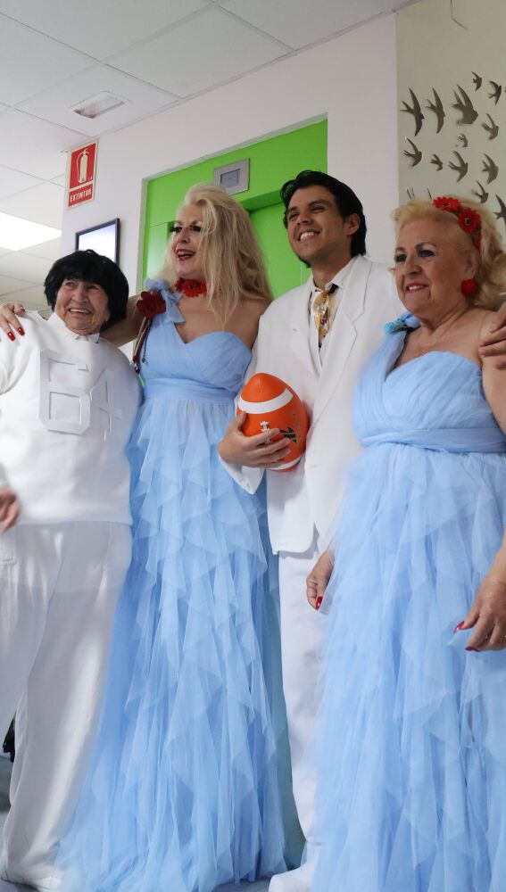 Participantes del videoclip ganador de festival 