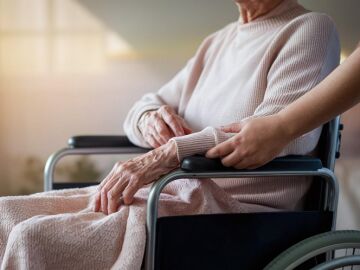 Condiciones para recibir la ayuda por cuidar a un familiar dependiente sin vivir con &eacute;l