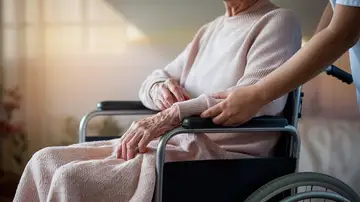 Condiciones para recibir la ayuda por cuidar a un familiar dependiente sin vivir con él Condiciones para recibir la ayuda por cuidar a un familiar dependiente sin vivir con él