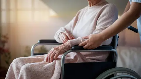 Condiciones para recibir la ayuda por cuidar a un familiar dependiente sin vivir con él Condiciones para recibir la ayuda por cuidar a un familiar dependiente sin vivir con él