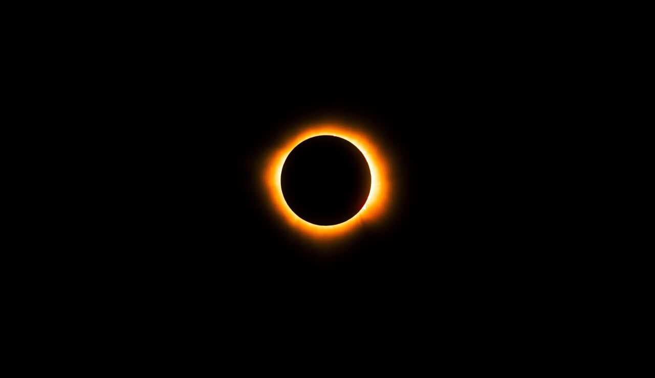 C&oacute;mo proteger tus ojos durante un eclipse: un oftalm&oacute;logo advierte de posibles lesiones irreversibles