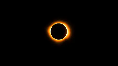 Cómo proteger tus ojos durante un eclipse: un oftalmólogo advierte de posibles lesiones irreversibles Cómo proteger tus ojos durante un eclipse: un oftalmólogo advierte de posibles lesiones irreversibles