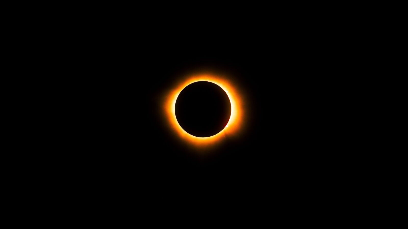 Cómo proteger tus ojos durante un eclipse: un oftalmólogo advierte de posibles lesiones irreversibles