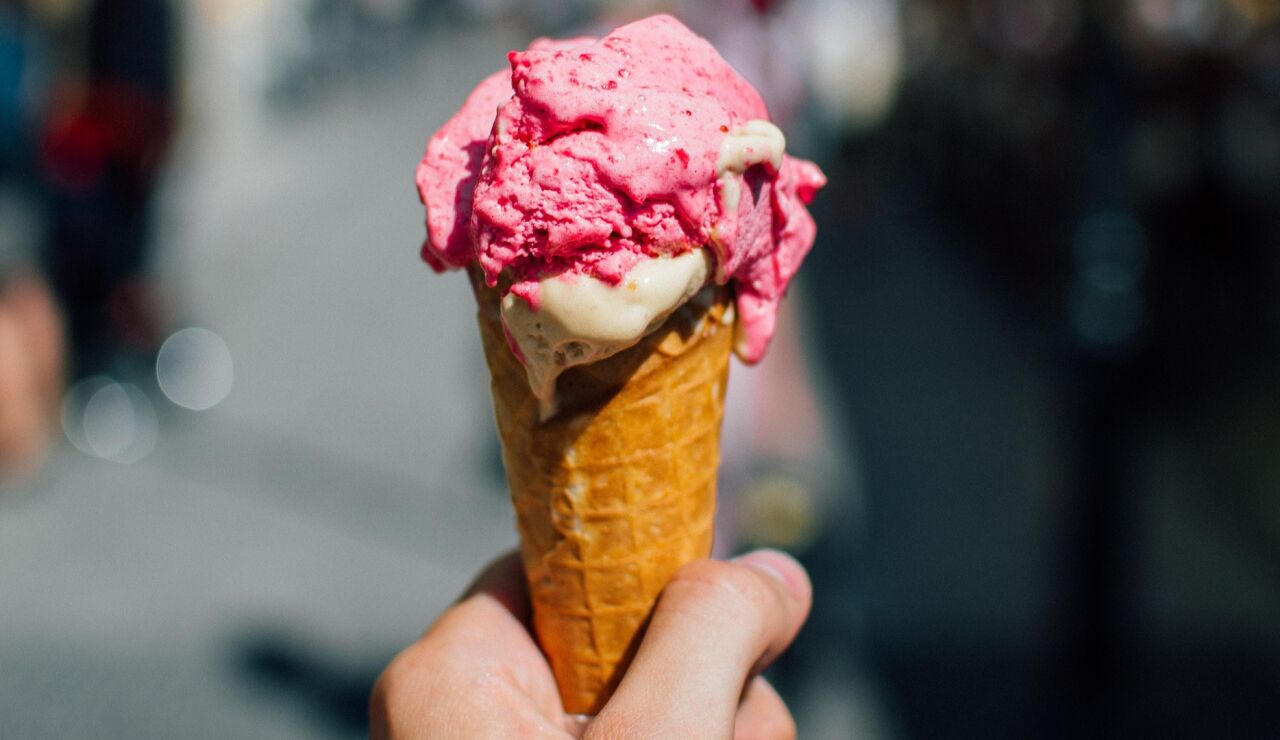 &iquest;Agua muy fr&iacute;a o helados para combatir el calor? Las causas y consecuencias de la 'paradoja del agua fr&iacute;a'