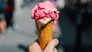 &iquest;Agua muy fr&iacute;a o helados para combatir el calor? Las causas y consecuencias de la 'paradoja del agua fr&iacute;a'
