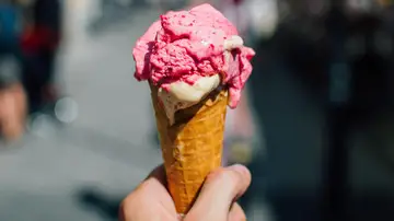 ¿Agua muy fría o helados para combatir el calor? Las causas y consecuencias de la 'paradoja del agua fría' ¿Agua muy fría o helados para combatir el calor? Las causas y consecuencias de la 'paradoja del agua fría'