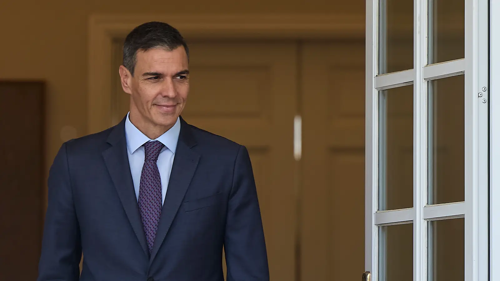 Sánchez anuncia 2.218 millones de euros extra para dependencia,