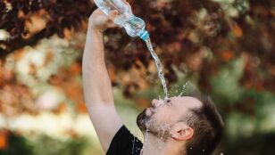 &iquest;Mareo, confusi&oacute;n o desmayo? C&oacute;mo identificar un golpe de calor y c&oacute;mo actuar 