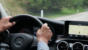 Permiso de conducir para mayores de 65 a&ntilde;os: esto es lo que cambia en su renovaci&oacute;n