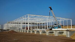 La construcci&oacute;n, el &uacute;nico sector que contrata m&aacute;s a mayores de 45 a&ntilde;os que a j&oacute;venes