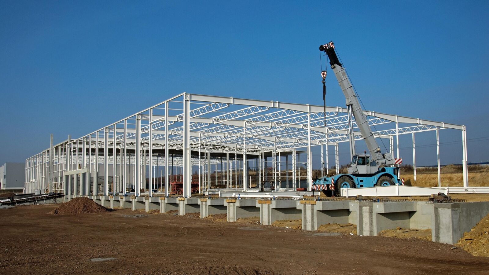 La construcción, el único sector que contrata más a mayores de 45 años que a jóvenes