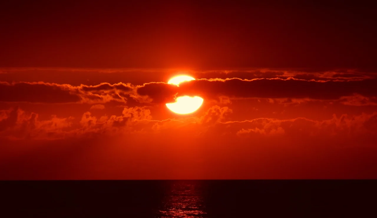 El primer mes completo del verano registró 1.029 fallecimientos asociados a las altas temperaturas, la cifra más elevada desde que comenzaron los registros en 2015