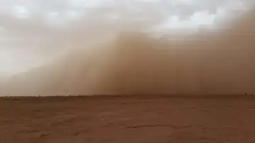 El polvo del desierto invade cada vez más España: el enemigo invisible que puede poner en riesgo tu salud El polvo del desierto invade cada vez más España: el enemigo invisible que puede poner en riesgo tu salud