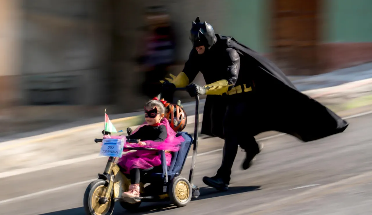 Una tradición sobre ruedas: la carrera de cochecitos sin motor que une generaciones en Bolivia