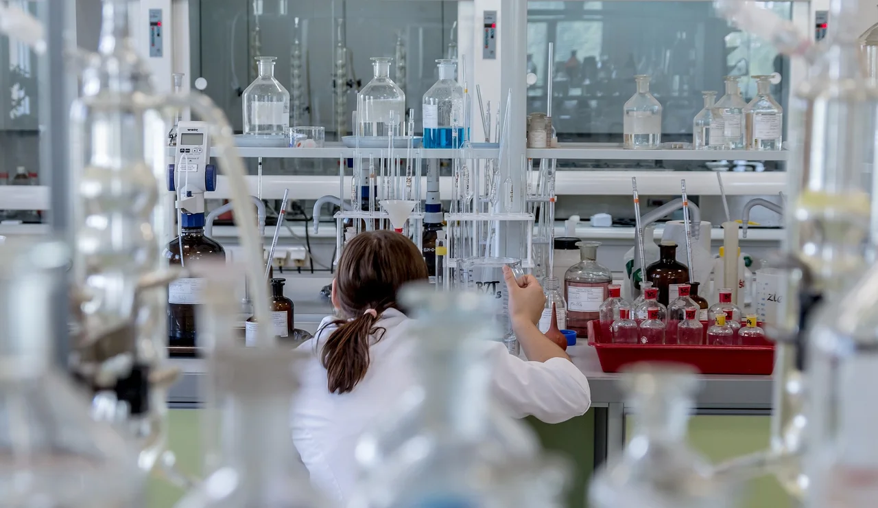 Un análisis de sangre permite estimar el riesgo de padecer Alzheimer diez años antes de los primeros síntomas