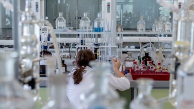 Un análisis de sangre permite estimar el riesgo de padecer Alzheimer diez años antes de los primeros síntomas