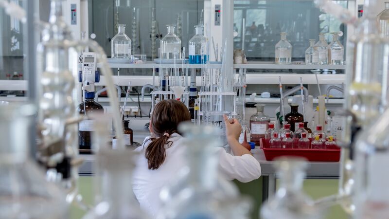Un análisis de sangre permite estimar el riesgo de padecer Alzheimer diez años antes de los primeros síntomas
