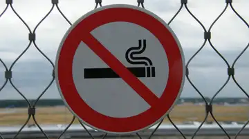 El Gobierno aprueba el proyecto de ley del tabaco que amplía los espacios sin humo e incorpora nuevas restricciones El Gobierno aprueba el proyecto de ley del tabaco que amplía los espacios sin humo e incorpora nuevas restricciones