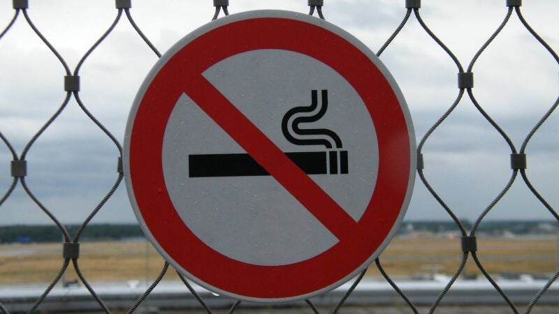 El Gobierno aprueba el proyecto de ley del tabaco que amplía los espacios sin humo e incorpora nuevas restricciones