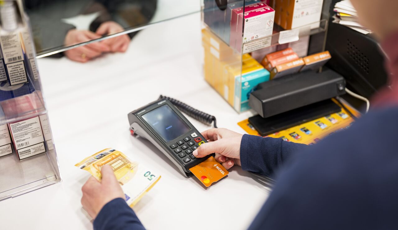 El efectivo mantiene su protagonismo en verano y crece el inter&eacute;s por acceder a &eacute;l desde comercios de proximidad