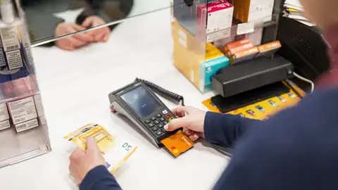 El efectivo mantiene su protagonismo en verano y crece el interés por acceder a él desde comercios de proximidad El efectivo mantiene su protagonismo en verano y crece el interés por acceder a él desde comercios de proximidad